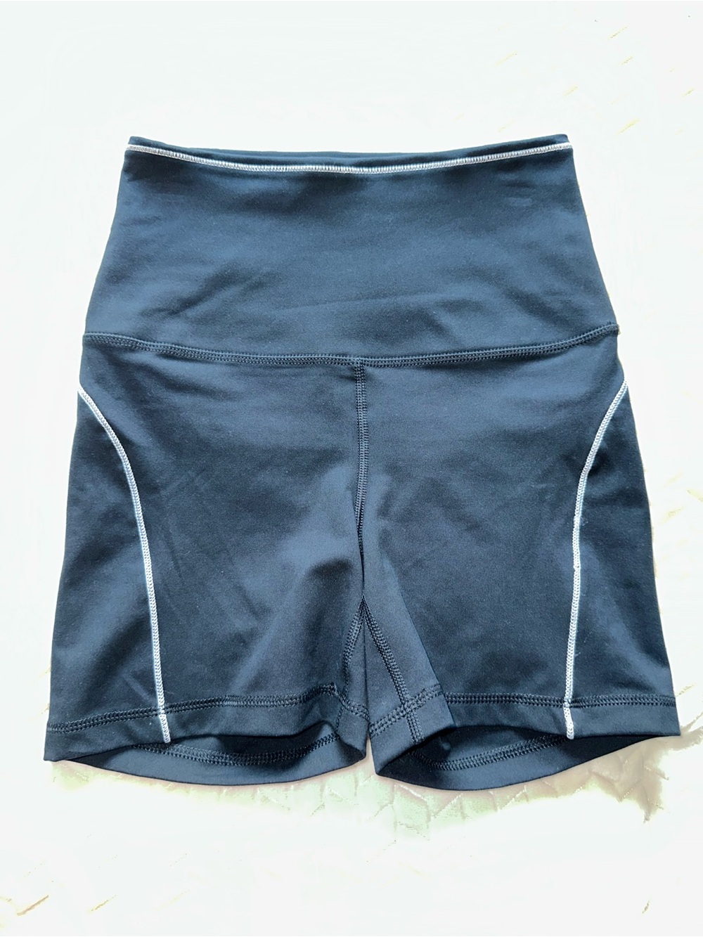 Yogalicious Lux Edge Super Hi Rise Short Black White Stitch Inseam 5” Size Smal
